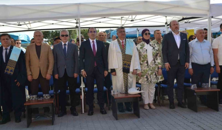 tavsanli-meslek-yuksek-okulunda-mezuniyet-toreni-n4cbnMXN.jpg