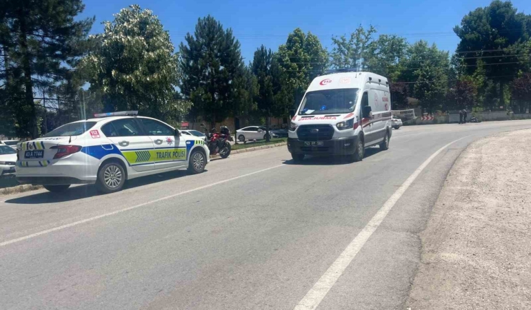 tavsanlida-motosiklet-kazasi-kask-hayat-kurtardi-TgWZPj2v.jpg