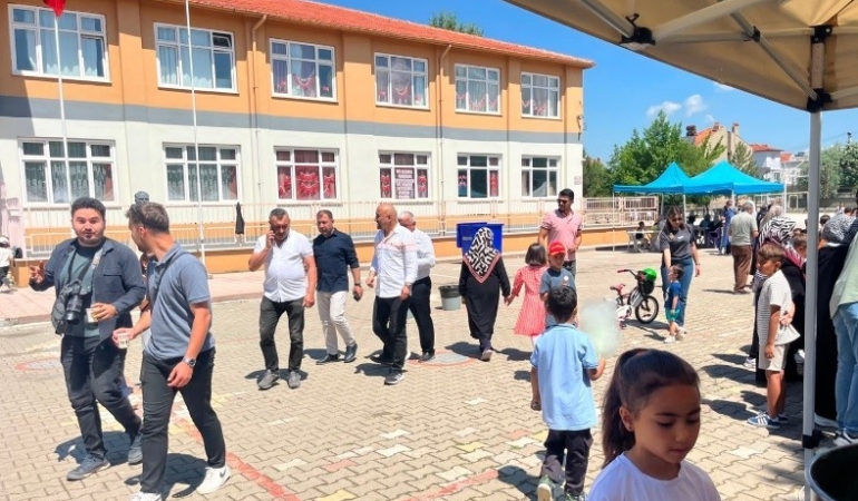 tavsanlida-okulda-hayir-carsisi-duzenlendi-kx4TLDkO.jpg