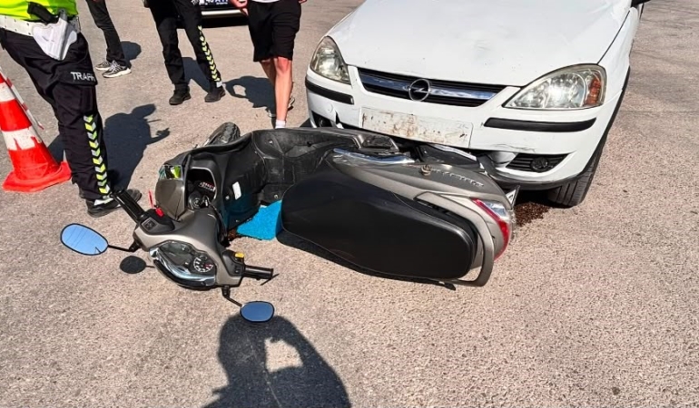 tavsanlida-otomobil-ile-motosiklet-carpisti-2-yarali-UIF4pzbi.jpg