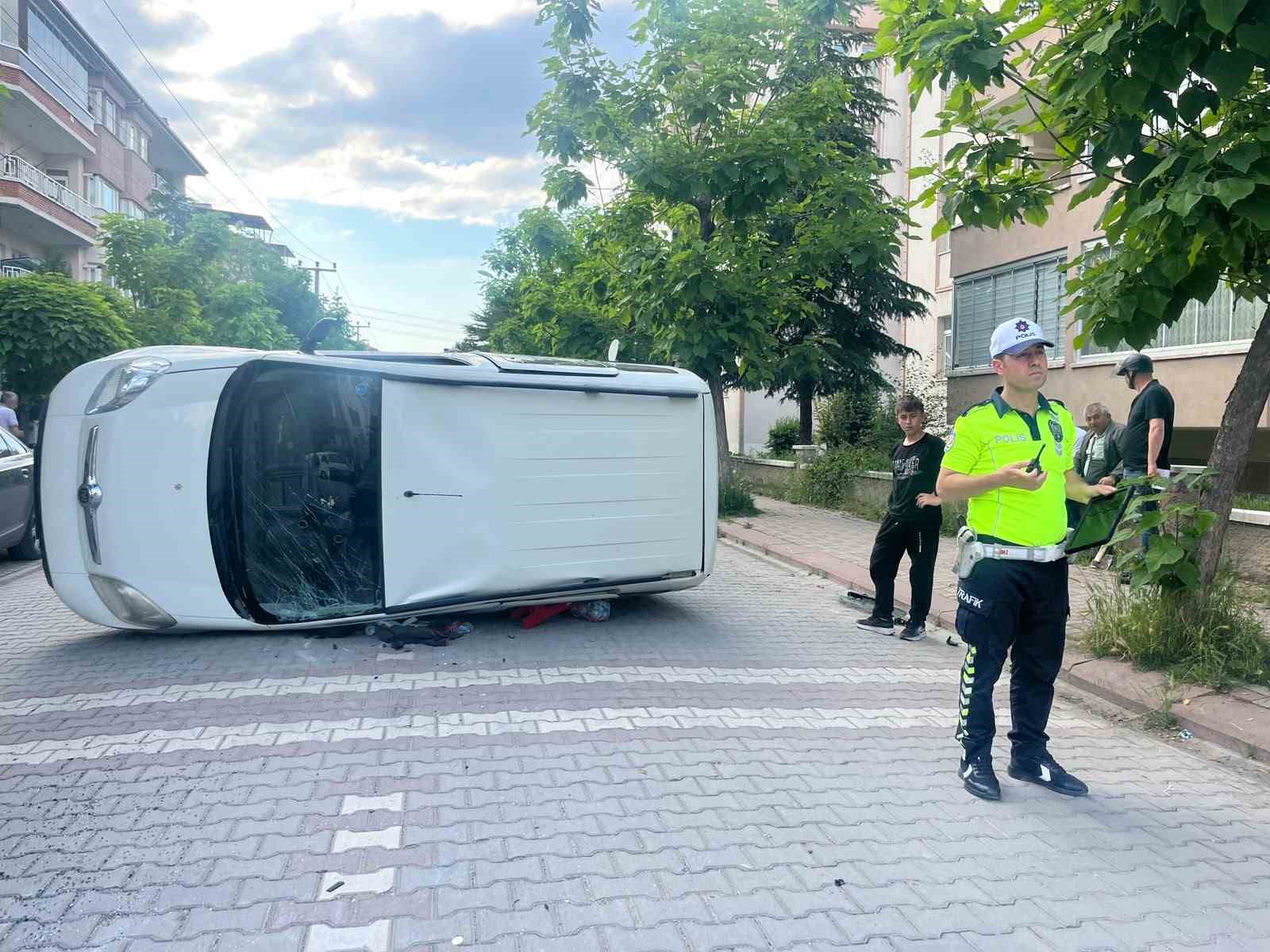 tavsanlida-otomobil-yan-yatti-2-yarali-5GzkQfDE.jpg