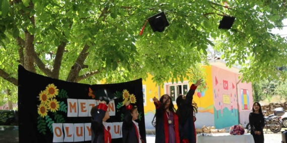 tek-ogretmenli-okulun-ogrencileri-mezuniyet-sevinci-yasadi-mly2VrG3.jpg
