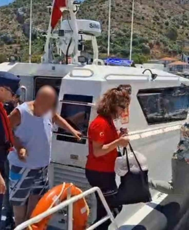 tekne-gezisinde-rahatsizlanan-vatandasa-tibbi-tahliye-56Qvxpxj.jpg
