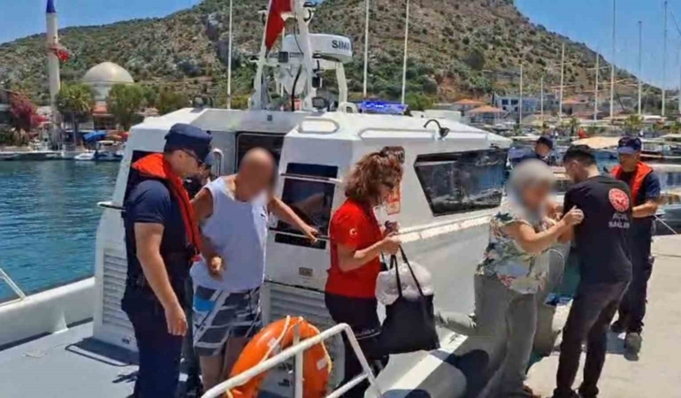 tekne-gezisinde-rahatsizlanan-vatandasa-tibbi-tahliye-56Qvxpxj.jpg