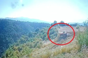 traktor-altinda-kalan-ciftcinin-hayatini-kaybettigi-kaza-ani-guvenlik-kamerasinda-52gKt8wB.jpg