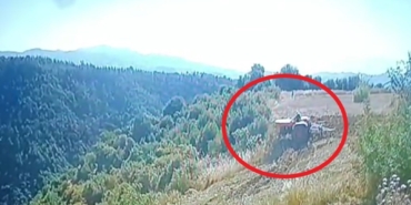 traktor-altinda-kalan-ciftcinin-hayatini-kaybettigi-kaza-ani-guvenlik-kamerasinda-52gKt8wB.jpg