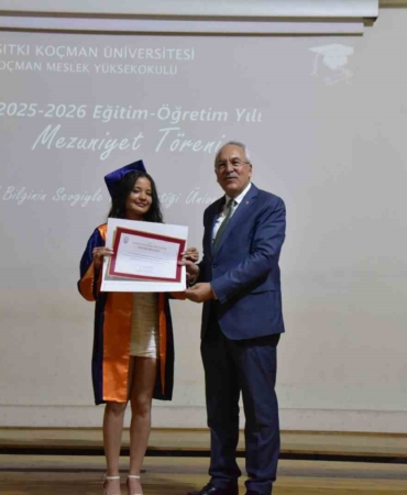 ula-ali-kocman-myoda-mezuniyet-coskusu-QuAB3vkK.jpg