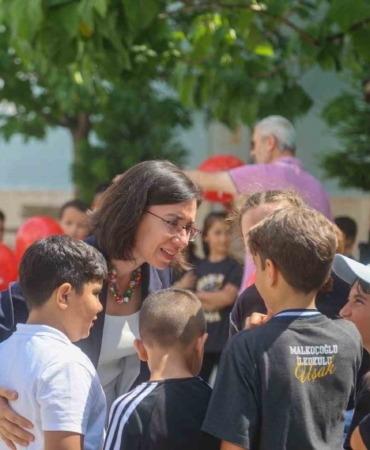 usak-belediye-baskan-vekili-ozkan-ogrencilerle-bir-araya-geldi-eOnk5IWA.jpg