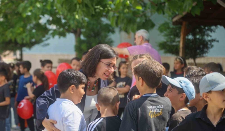 usak-belediye-baskan-vekili-ozkan-ogrencilerle-bir-araya-geldi-eOnk5IWA.jpg