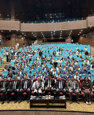 usak-universitesi-mezunlarini-mesleki-yasama-ugurladi-TJ53EcuN.jpg