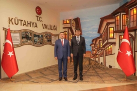 usak-valisi-kartaldan-kutahya-valisi-isina-iade-i-ziyaret-TBE9WShH.jpg