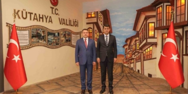 usak-valisi-kartaldan-kutahya-valisi-isina-iade-i-ziyaret-TBE9WShH.jpg