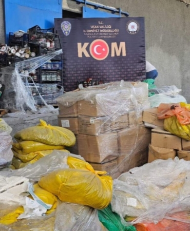 usakta-30-ton-bozuk-ve-tarihi-gecmis-gida-ele-gecirildi-s8Gjeajb.jpg