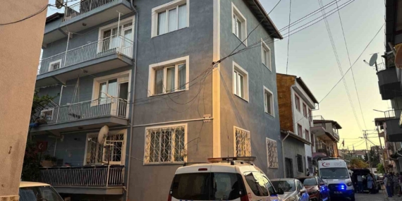 usakta-balkondan-dusen-kadin-hayatini-kaybetti-FEXi7RUr.jpg