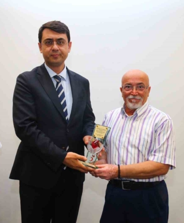 usakta-kan-bagiscilarina-plaket-taktim-edildi-i8baK9Cw.jpg
