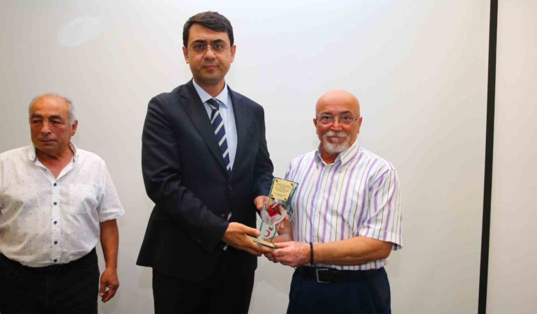 usakta-kan-bagiscilarina-plaket-taktim-edildi-i8baK9Cw.jpg