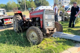 usakta-meydana-gelen-trafik-kazasinda-4-kisi-yaralandi-H1j7lFww.jpg