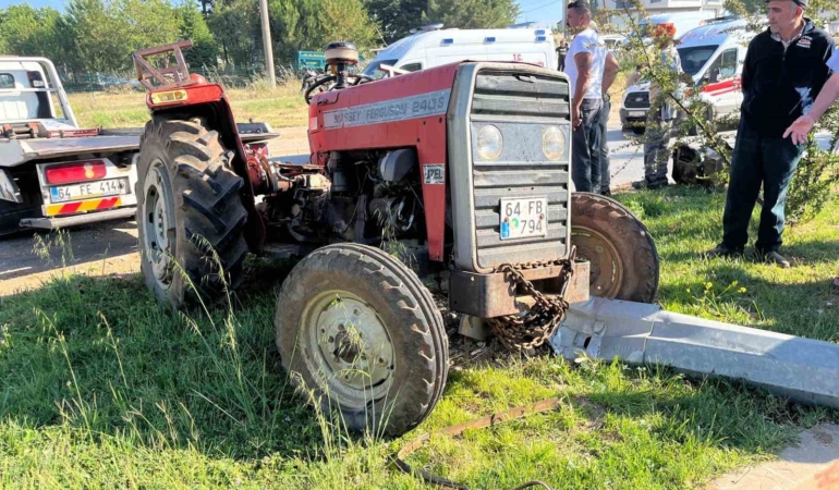 usakta-meydana-gelen-trafik-kazasinda-4-kisi-yaralandi-H1j7lFww.jpg