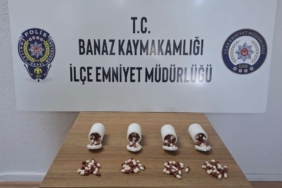 usakta-polisten-kacan-aractan-atilan-posette-197-adet-sentetik-ecza-hapi-ele-gecirildi-Ir54dQhu.jpg