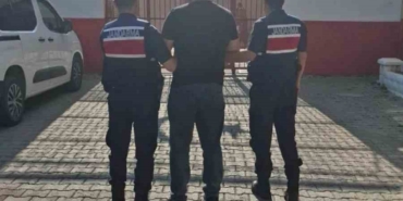 uyusturucu-ve-hirsizlik-suclarindan-aranan-2-hukumlu-yakalandi-BnPYwuwl.jpg