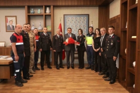 vali-isin-jandarma-devletimizin-gucunu-ve-sefkatini-temsil-ediyor-QFTBKlE6.jpg