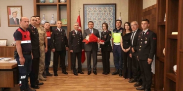 vali-isin-jandarma-devletimizin-gucunu-ve-sefkatini-temsil-ediyor-QFTBKlE6.jpg