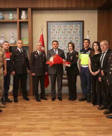 vali-isin-jandarma-devletimizin-gucunu-ve-sefkatini-temsil-ediyor-QFTBKlE6.jpg
