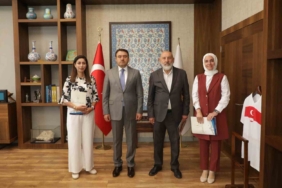vali-musa-isindan-ulu-camiinin-dijital-rehber-sistemini-hazirlayan-egitimcilere-tebrik-biHXRUVz.jpg
