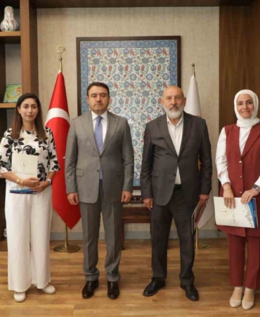 vali-musa-isindan-ulu-camiinin-dijital-rehber-sistemini-hazirlayan-egitimcilere-tebrik-biHXRUVz.jpg