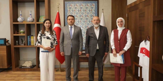 vali-musa-isindan-ulu-camiinin-dijital-rehber-sistemini-hazirlayan-egitimcilere-tebrik-biHXRUVz.jpg