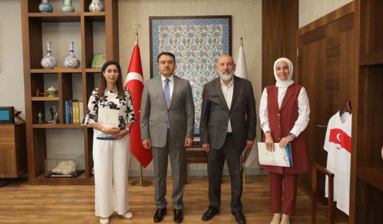 vali-musa-isindan-ulu-camiinin-dijital-rehber-sistemini-hazirlayan-egitimcilere-tebrik-biHXRUVz.jpg