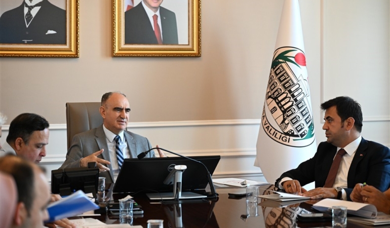 vali-ozkan-guclu-aile-guclu-toplum-ve-guclu-devlet-anlayisinin-temelini-olusturmaktadir-TaJ39Srx.jpg