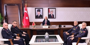 vali-varol-jandarma-vatandaslarimizin-can-ve-mal-guvenliginin-teminatidir-T3p8SFJ2.jpg