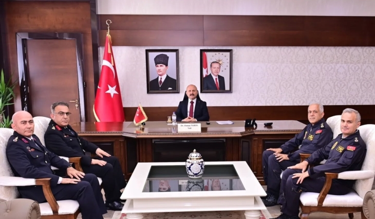 vali-varol-jandarma-vatandaslarimizin-can-ve-mal-guvenliginin-teminatidir-T3p8SFJ2.jpg