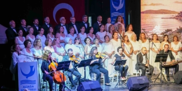 yagmura-ragmen-buyuk-ilgi-asev-turk-sanat-muzigi-korosundan-istanbul-sarkilari-gecesi-kQ2JMWsE.jpg