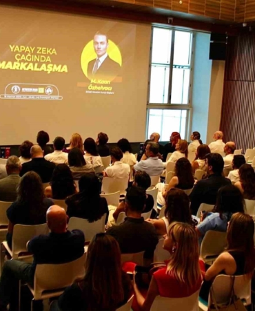 yapay-zeka-caginda-markalasma-izmirde-masaya-yatirildi-eYK3m6jQ.jpg