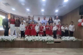 yeni-okulda-ilk-sahne-zANaPQyC.jpg