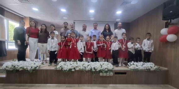 yeni-okulda-ilk-sahne-zANaPQyC.jpg