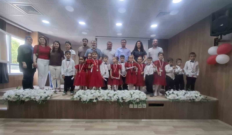 yeni-okulda-ilk-sahne-zANaPQyC.jpg
