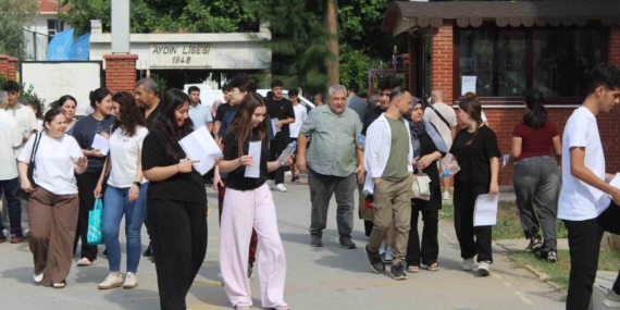 yks-maratonunda-manzara-degismedi-gec-kalanlar-sinava-alinmadi-OUtC2U27.jpg