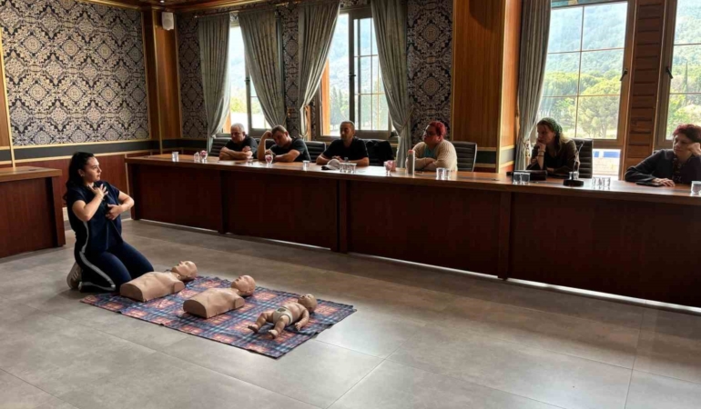 yunusemre-belediyesi-personeline-ilkyardim-egitimi-HBPmuiUy.jpg