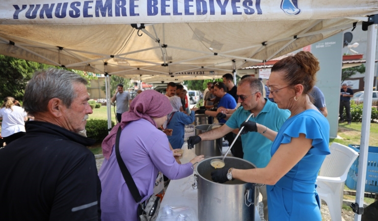 yunusemrede-asure-bereketi-mahalle-mahalle-yayiliyor-zQdAEYDP.jpg