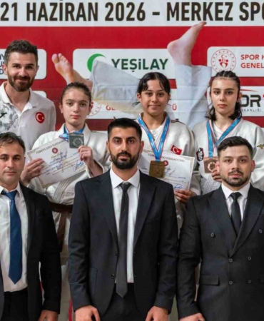 yunusemreli-judoculardan-hatayda-buyuk-basari-FyFNsewF.jpg