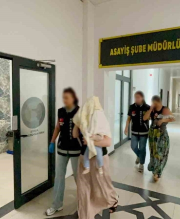 16-milyon-liralik-hirsizligin-suphelisi-kadinlar-adliyeye-bebekleriyle-sevk-edildi-FVeGyE3v.jpg