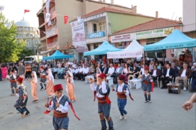 30-kizilcaboluk-kultur-sanat-tekstil-ve-moda-festivali-coskuyla-basladi-FuJbaZs8.jpg