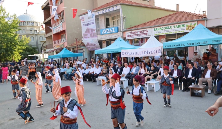 30-kizilcaboluk-kultur-sanat-tekstil-ve-moda-festivali-coskuyla-basladi-FuJbaZs8.jpg
