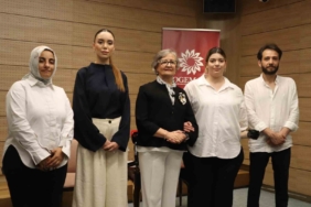 6-subat-depreminde-kolunu-kaybeden-anne-biyonik-koluna-kavustu-en-buyuk-hayalim-kizimin-saclarini-xxppeDE4.jpg