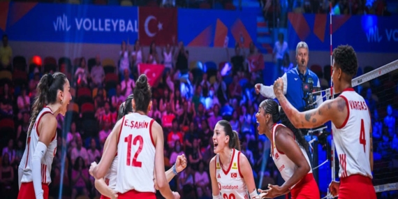 A MİLLİ KADIN VOLEYBOL TAKIMI, MİLLETLER LİGİ'NDE YARI FİNALE YÜKSELDİ 2026 VOLEYBOL MİLLETLER LİGİ: TÜRKİYE: 3 - KANADA: 1