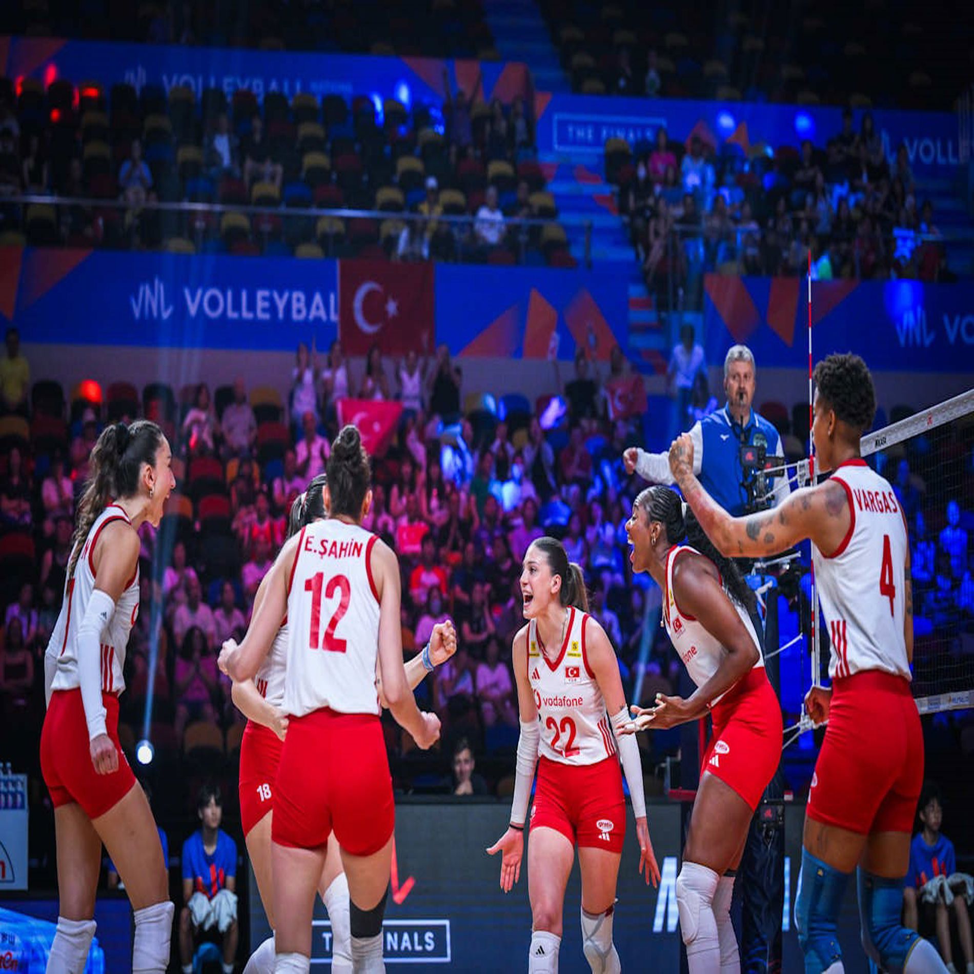 A MİLLİ KADIN VOLEYBOL TAKIMI, MİLLETLER LİGİ'NDE YARI FİNALE YÜKSELDİ 2026 VOLEYBOL MİLLETLER LİGİ: TÜRKİYE: 3 - KANADA: 1