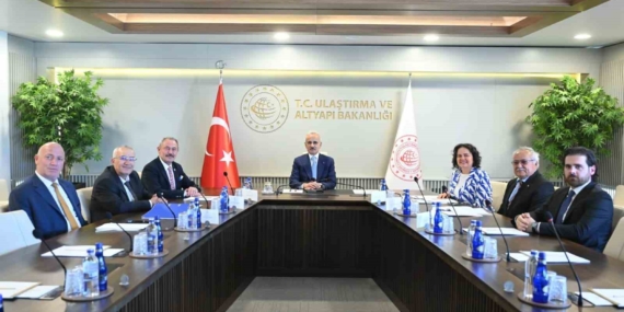 AK Partili başkanlar Ulaştırma Bakanı Uraloğlu ile görüştü